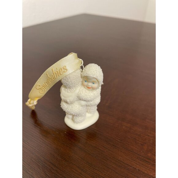 1984 Snowbabies Ornament By Department 56 Baby Hugging Polar Bear Porcelain Coll - Picture 4 of 8